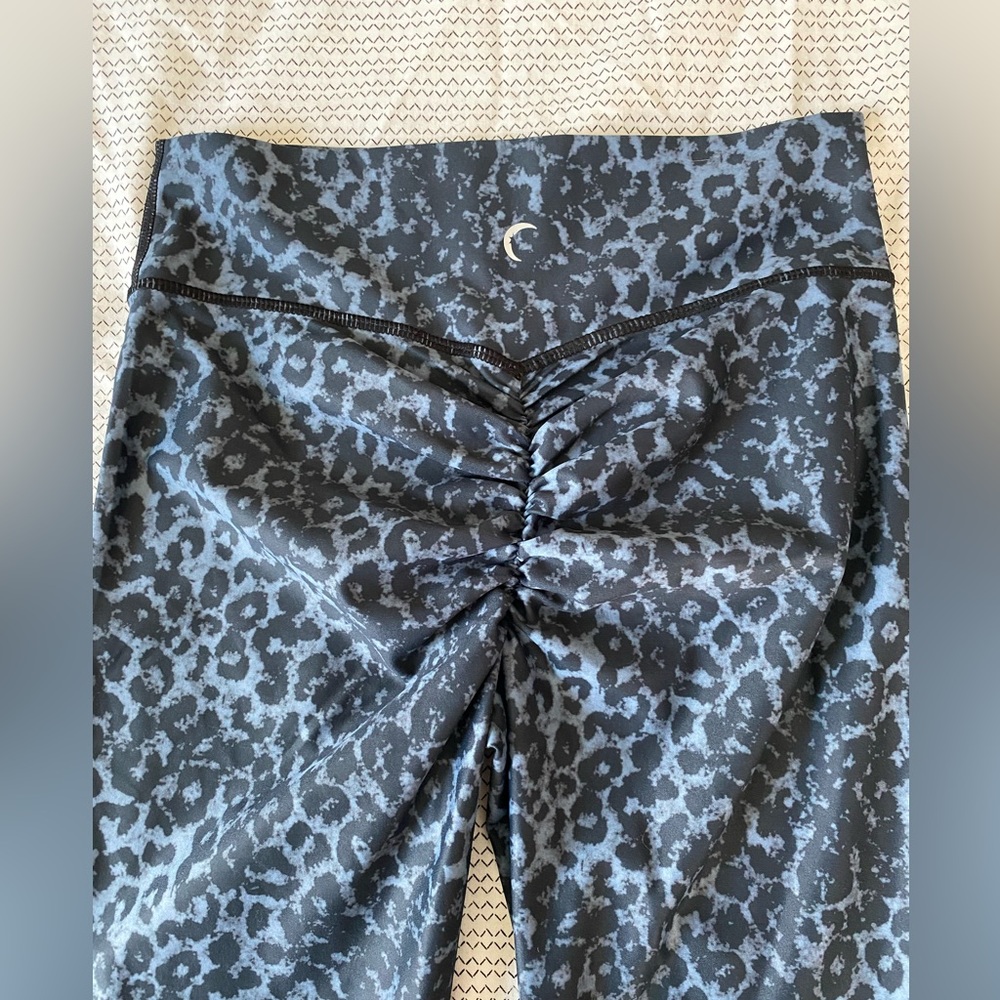 Zyia Stone Leopard Scrunchy, Luxe, 7/8 Leggings